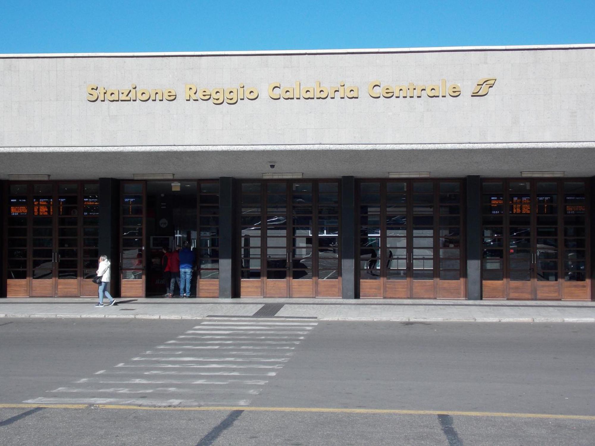 Central House Reggio di Calabria Buitenkant foto
